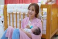 배우 소유진, 입양대상 아기위해 분유·후원금 전달